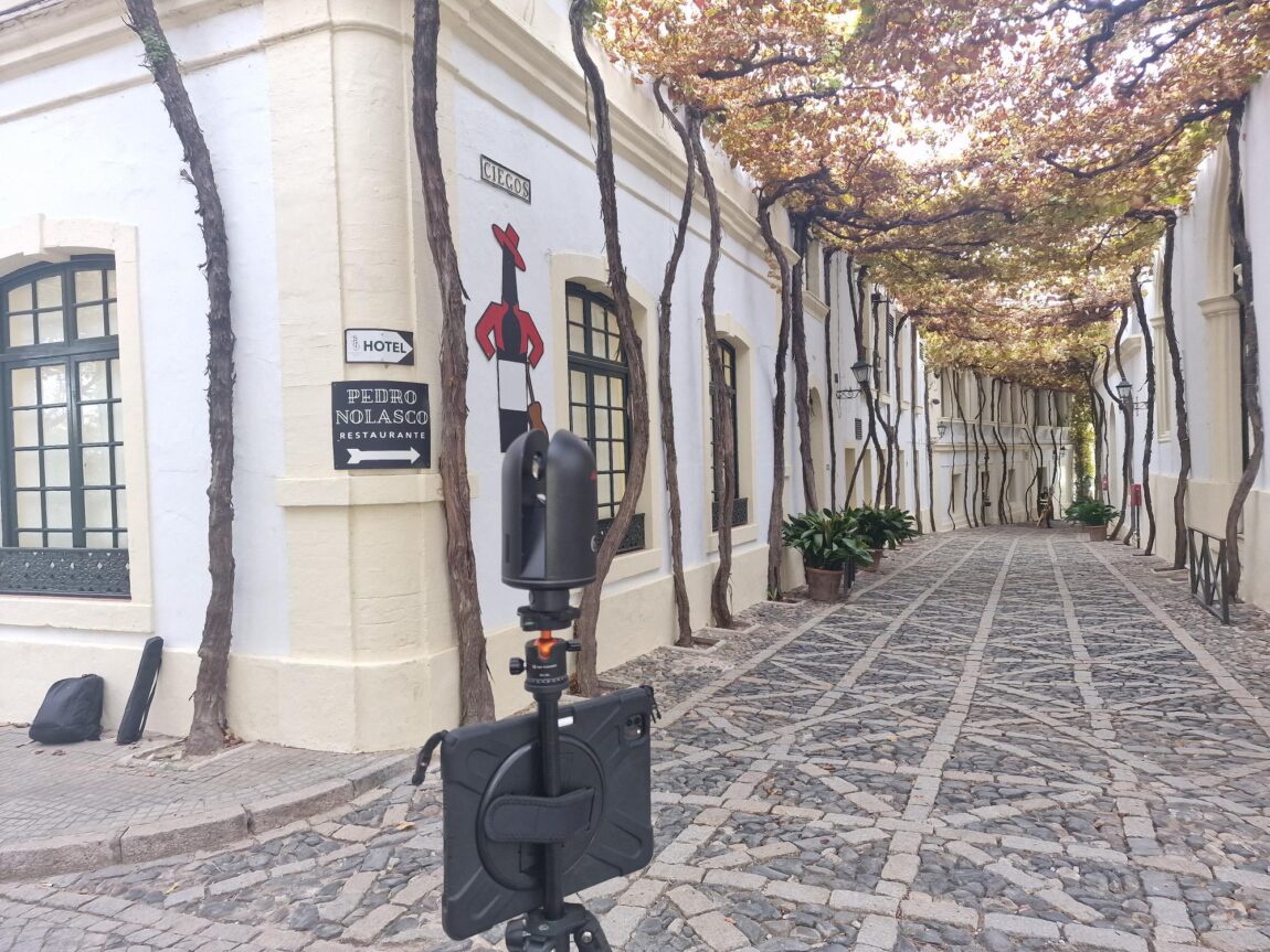 Hemos realizado un proyecto en la CALLE DE LOS CIEGOS de las bodegas González Byass en Jerez de la Frontera. Es considerada una de las calles más bonitas del mundo. “Otra satisfacción personal más que me aportó esta profesión”